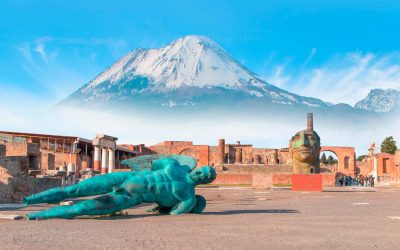 Ancient-Roman-city-of-Pompeii-on-the-background-Vesuvius-volcano